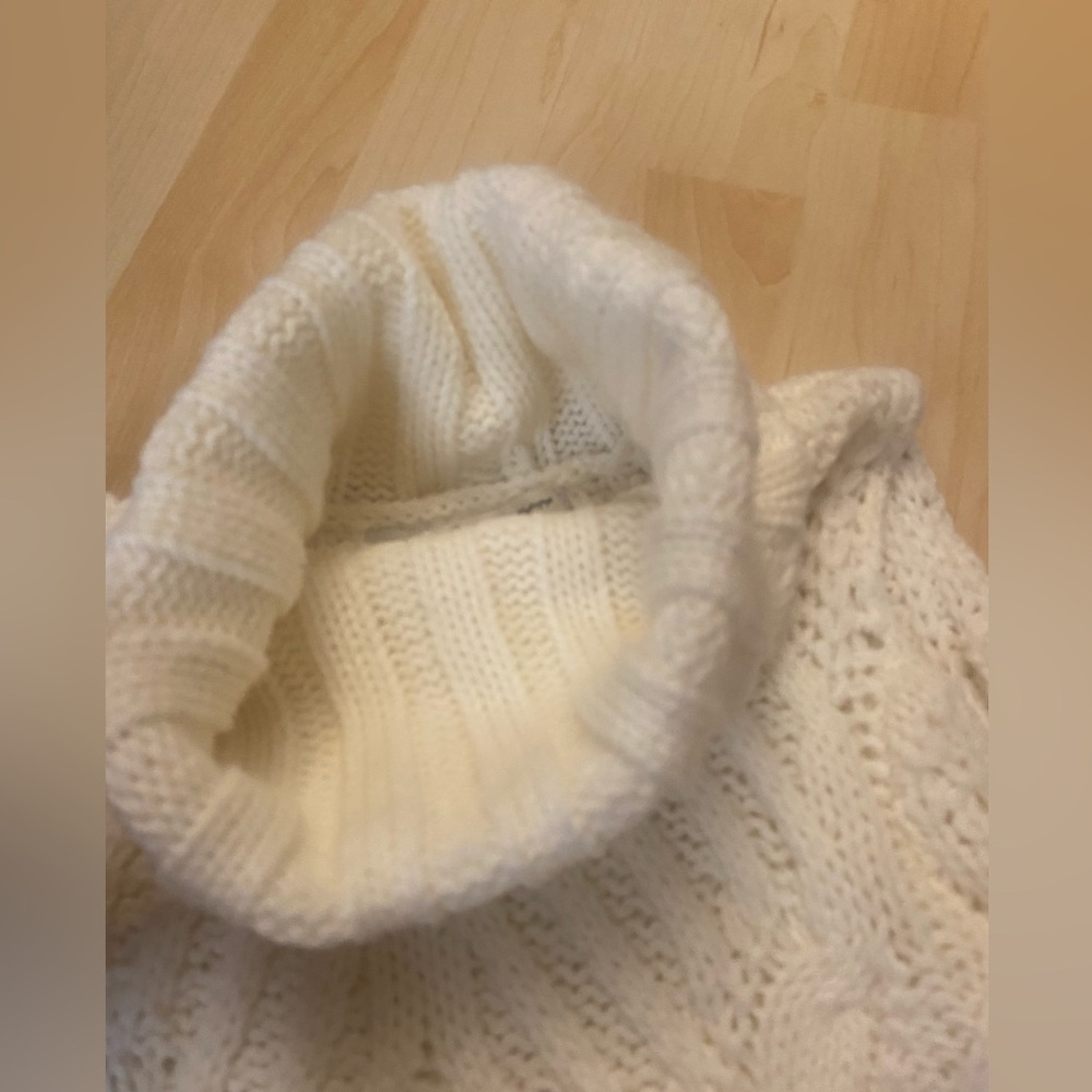 American Rag cold shoulder sweater - Picture 4 of 15